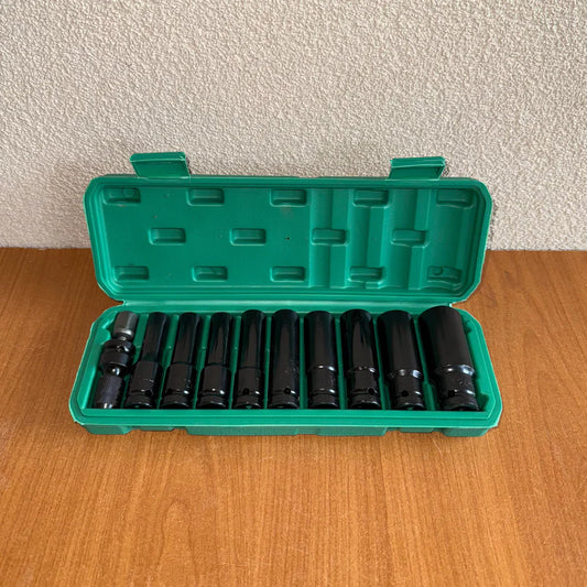 Komplet dubokih nasadnih ključeva (gedora) u praktičnom plastičnom koferu